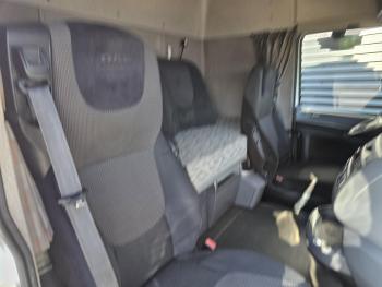 DAF XF 440 4x2 / LES / SCHOOL / TAIL LIFT / 4 SEATS